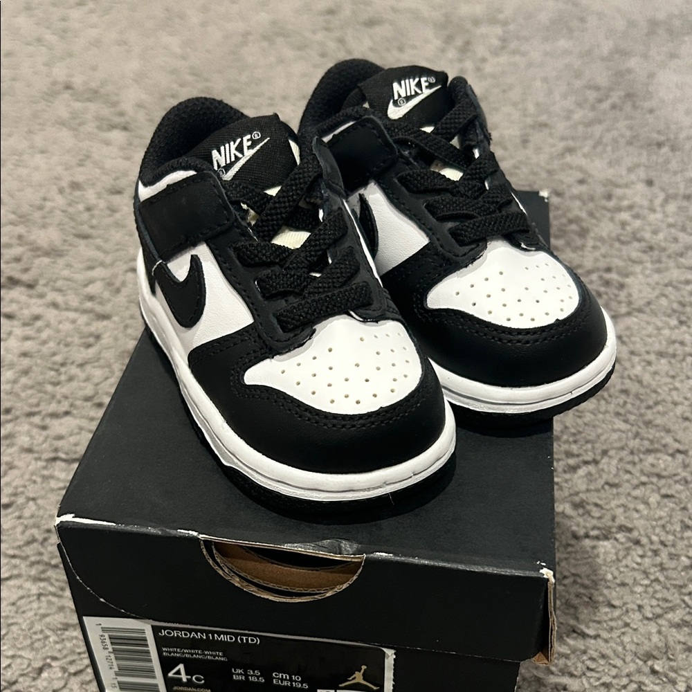 Nike Kids Black and White Low-Top Sneakers
